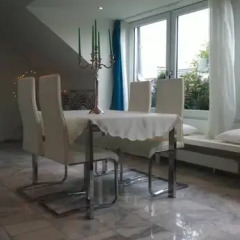 Отель Downtown Maisonette Кёльн комната для гостей