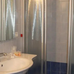 Отель Residence Miralago Rooms & Apartments Италия, Манерба-дель-Гарда - отзывы, цены и фото номеров - забронировать отель Residence Miralago Rooms & Apartments онлайн ванная фото 2