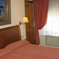 Отель Hostal Bahia Испания, Сан-Себастьян - отзывы, цены и фото номеров - забронировать отель Hostal Bahia онлайн комната для гостей фото 4