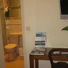 Отель Hostal Bahia Испания, Сан-Себастьян - отзывы, цены и фото номеров - забронировать отель Hostal Bahia онлайн сейф в номере