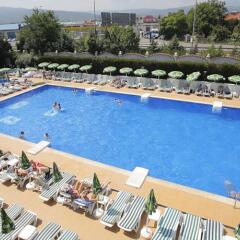 Montecito Hotel бассейн