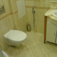 Гостиница One-bedroom apartment business class в Уфе отзывы, цены и фото номеров - забронировать гостиницу One-bedroom apartment business class онлайн Уфа ванная