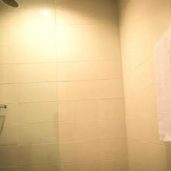 Апартаменты Byg Boutique Service Apartment At Kamala ванная