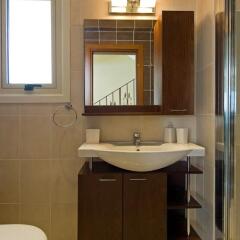 Отель 28 Athena Beach Villa ванная