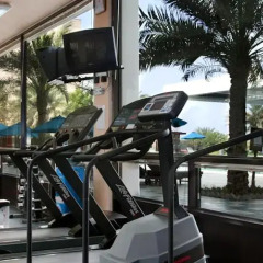Отель Hilton Garden Inn Ras Al Khaimah фитнесс-зал