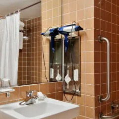 Отель Hilton Garden Inn Ras Al Khaimah ванная фото 2