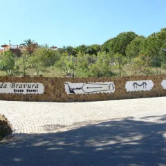 Отель Monte da Bravura Green Resort парковка