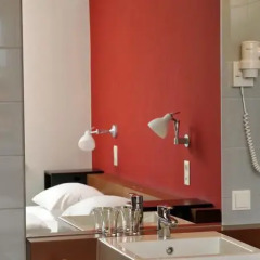 Отель Gartenhotel Altmannsdorf Low Budget Designhotel Австрия, Вена - отзывы, цены и фото номеров - забронировать отель Gartenhotel Altmannsdorf Low Budget Designhotel онлайн ванная фото 2