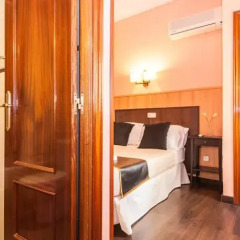 Отель Hostal Gallardo Испания, Мадрид - 1 отзыв об отеле, цены и фото номеров - забронировать отель Hostal Gallardo онлайн сейф в номере