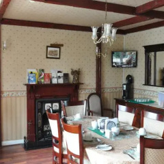 Отель Debden Guest House в номере