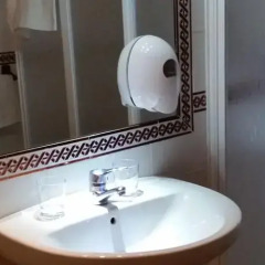 Отель Hostal Atenas ванная фото 2