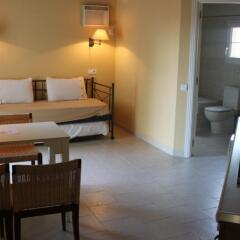 Отель Apartamentos La Hacienda de Arna комната для гостей