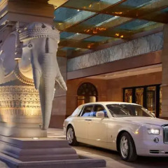Отель The Leela Palace New Delhi Нью-Дели городской автобус