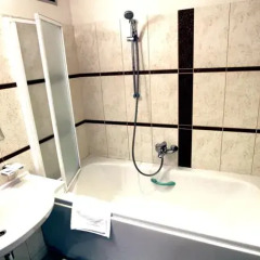Отель Nese Pramogu Bankas Guest House ванная фото 2