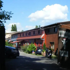 Отель Williams Village Bowling & Country Club парковка