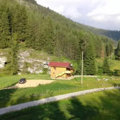 Отель Guest House Chobaka Чепеларе спортивное сооружение