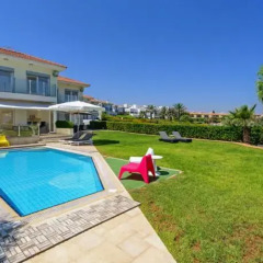 Отель Villa William бассейн