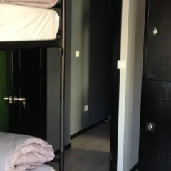 The Hub Hostel сейф в номере