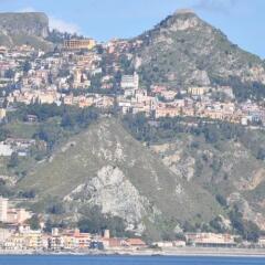 Отель Taormina Mare Appartamento 300 Metri dal Mare Джардини Наксос