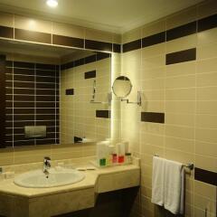 Roma Beach Resort & Spa Турция, Сиде - отзывы, цены и фото номеров - забронировать отель Roma Beach Resort & Spa онлайн ванная фото 2
