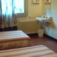 Отель Hostal Lleida комната для гостей