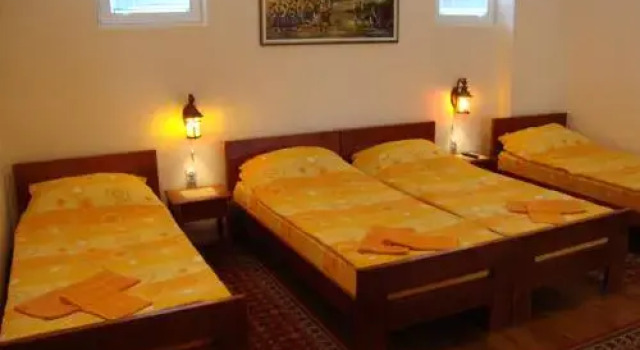 Hostel Atlantik, Rezerwuj Hostel Hotele w Skopje z parkingiem, Parking