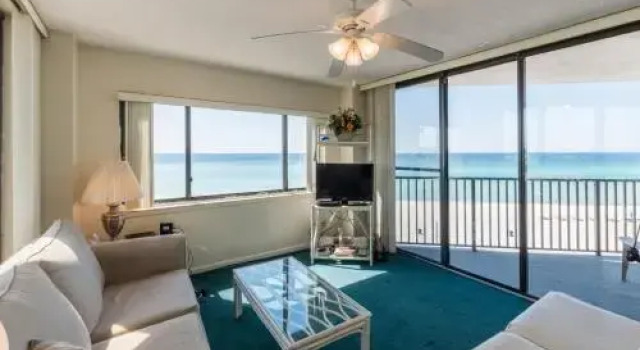 AquaVista East 406 - 3 Br condo by RedAwning