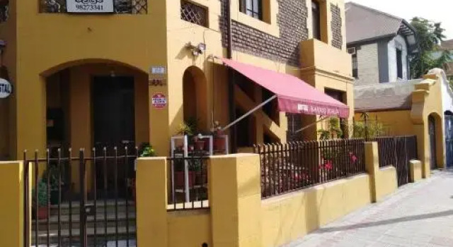 Hostal Barrio Italia, Забронировать Отель Отели Сантьяго с парковкой, рядом с Ла Часкона, Парковка
