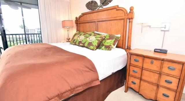 Sundial C408 - 1 Br condo by RedAwning