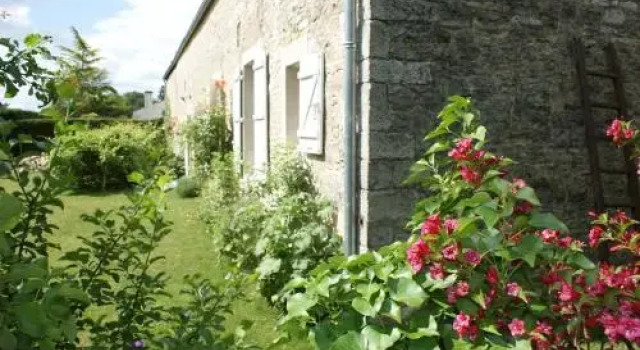 Gîte La Maison De Lucien, Book Hotel Hoteller i Burgund med parkering, Parkering
