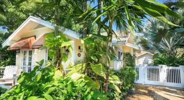 Mango Haus, Rezerwuj Hotel Hotele w Palm Beach County z basenem, Basen