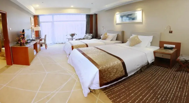 Tengchong International Golf Resort Hotel, Book Resort Hotels in Tengchong with a Pool, Swimming Pool