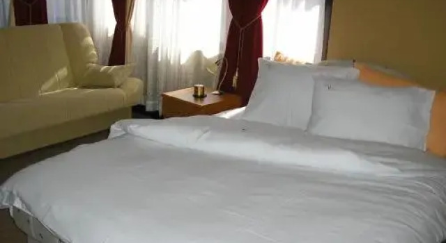 B&B Vertigo, Забронировать Отель «постель и завтрак» Бор Центральная Сербия, рядом с Главный пляж Борского озера