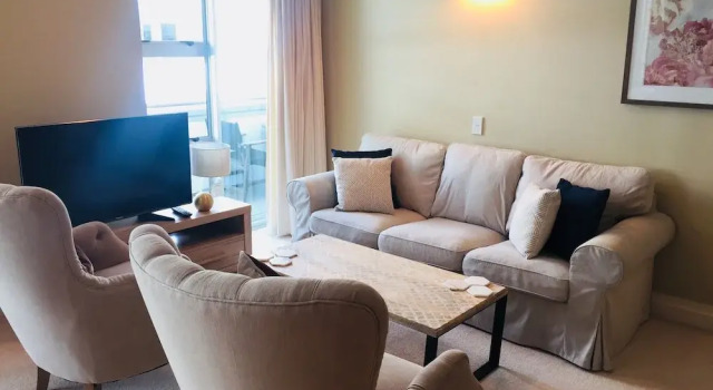 Large 1BR Apartment at the Waterfront