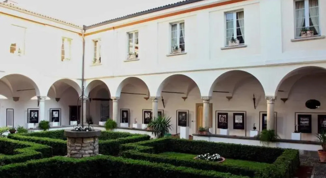 Castello degli Angeli, Book Hotel Carobbio degli Angeli 