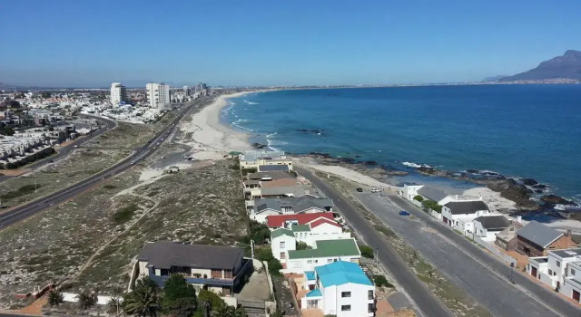 7 Views Self Catering Beachfront Apartment, Забронировать Апартаменты/квартира Апартаменты Блаубергстранд, рядом с Seaside Village Shopping Centre, Апартаменты/квартира