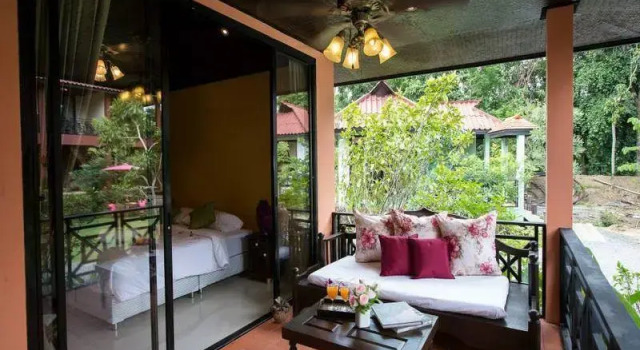 Ruen Parichart Tropical Resort, Забронировать Курортный отель Отели Нонтхабури с парковкой, Парковка