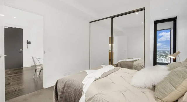 Breathtaking Views - Inner City Pad