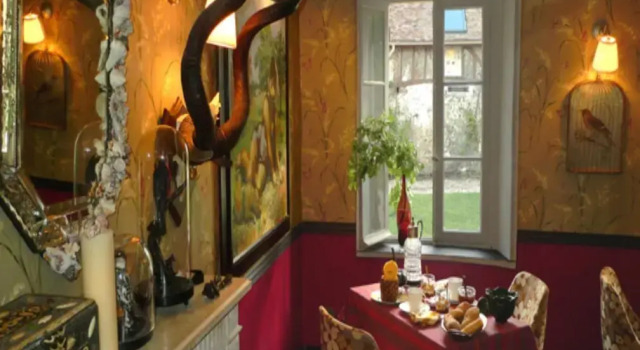 Une Vie en Rose, Prenota Hotel Pressagny-l'Orgeuilleux 