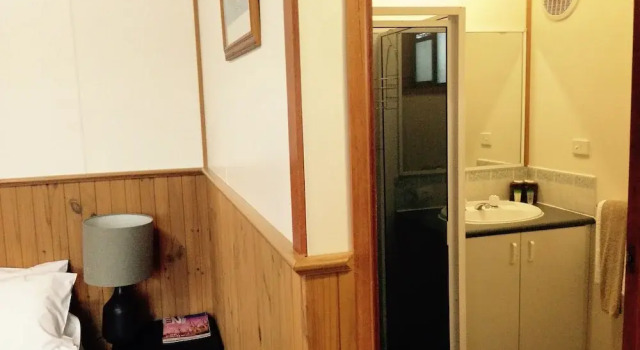 Great Ocean Road Motor Inn Cottages, Book Hotel  