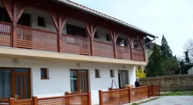 Rózsakert Apartmanház, Забронировать Отель Отели Хайдусобосло 3 звезды, рядом с Greek Catholic Church, 3*