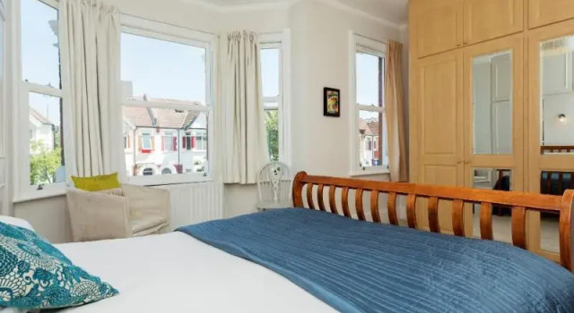 Veeve  4 Bed Home On Larden Road In Ealing