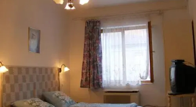 Terézia vendégház, Book Hotel Hoteller i Western Transdanubia med parkering, Parkering