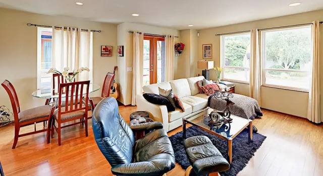 6004 SW Admiral Way Townhouse by RedAwning, Rezerwuj Dom wakacyjny Wille w Seattle, Willa