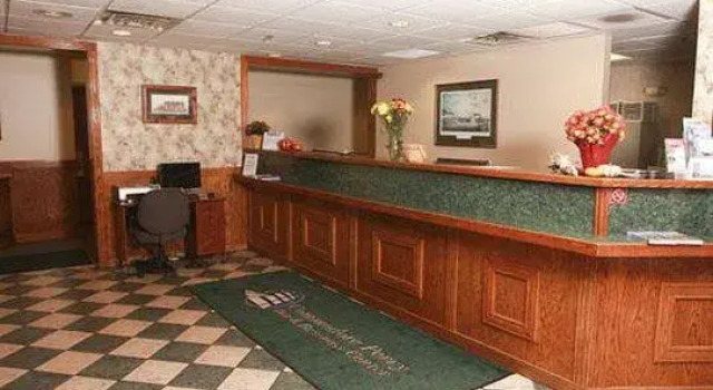 Commodore Perry Inn and Suites, Buchen Sie Hotel Port Clinton Ohio