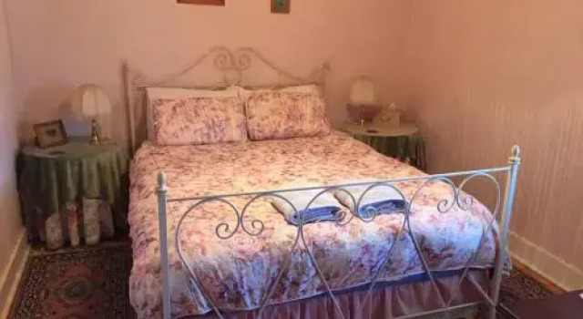 Lavender Cottage B&B, Book Bed and Breakfast Burra 