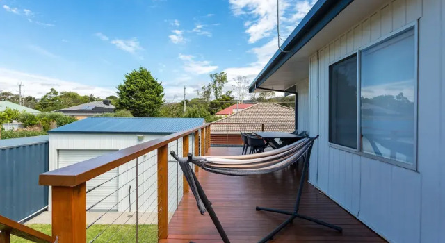 Upstairs Cottage on Beachurst