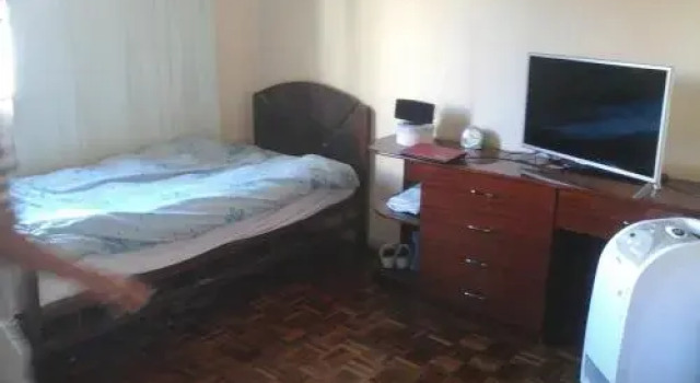 Quarto no Centro de Juiz de Fora, Забронировать Отель Жуис-ди-Фора Минас-Жерайс, рядом с Муниципальный рынок Жуис-ди-Фора