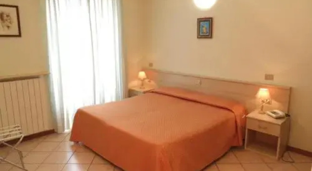 Casa Vacanze Touring, Забронировать Отель Отели Вербания с парковкой, рядом с Ботанические сады Виллы Таранто, Парковка