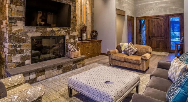 Outcast - 4 Br Home, Prenota Hotel Bend 